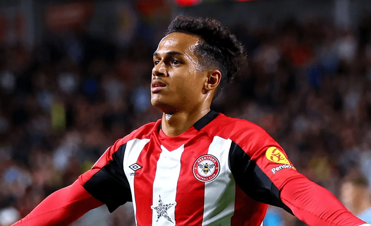 fabio-cau-thu-brazil-tung-thi-dau-cho-doi-tuyen-mu-min_11zon